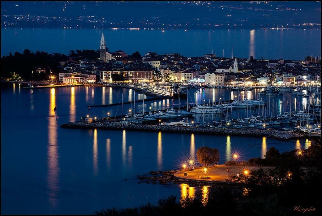 Cozy Apartments Buket In The Center Izola Exterior foto
