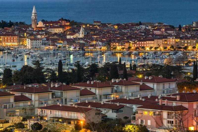 Cozy Apartments Buket In The Center Izola Exterior foto